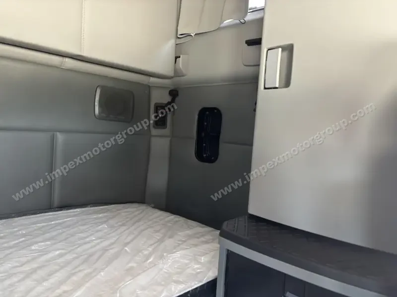 2022 Kenworth T680 Sleeper photo 8