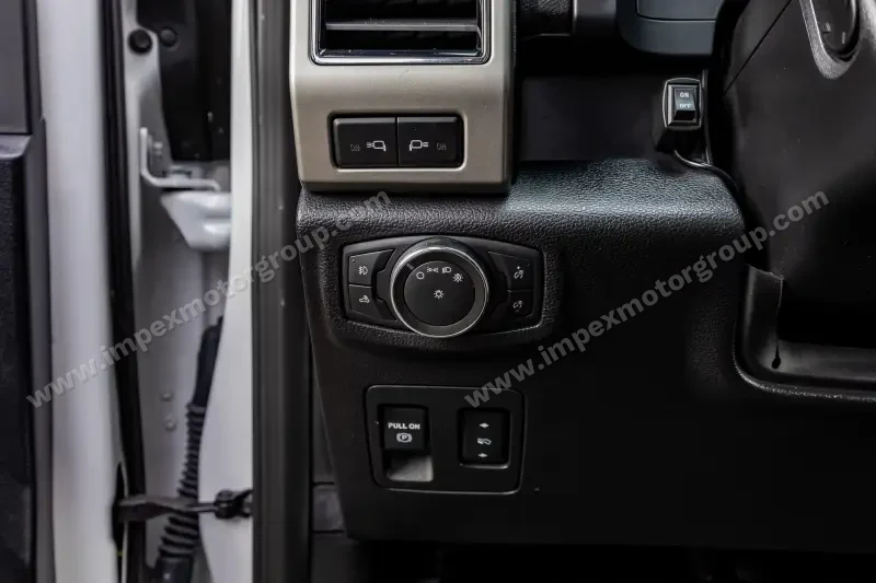 2020 Ford F150 SuperCrew Cab Lariat photo 3