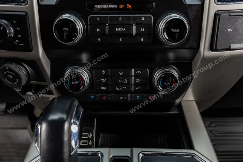 2020 Ford F150 SuperCrew Cab Lariat photo 26