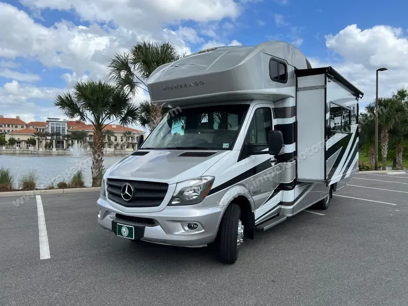 2018 Winnebago Navion 24J photo 32