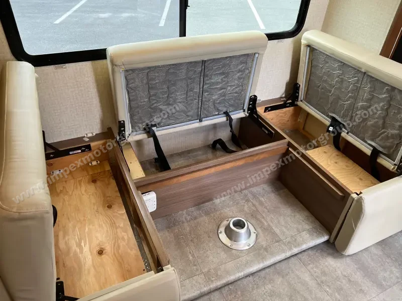 2018 Winnebago Navion 24J photo 2
