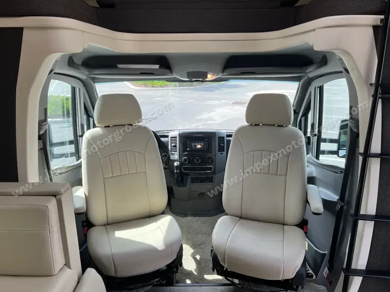 2018 Winnebago Navion 24J photo 24
