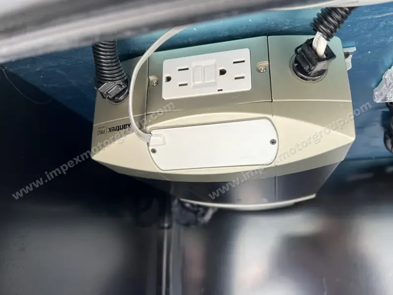 2018 Winnebago Navion 24J photo 11