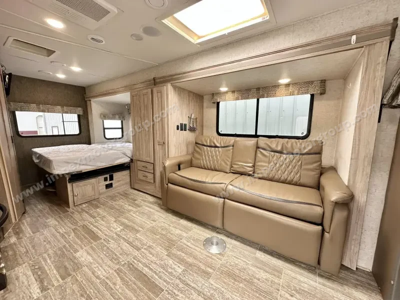 2017 Forest River Sunseeker 2400WS photo 5
