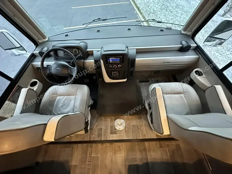 2018 Winnebago Intent 31P photo 23