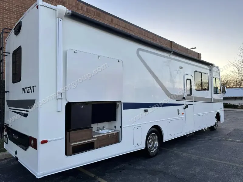 2018 Winnebago Intent 31P photo 13