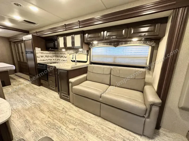 2018 Thor Motor Coach Hurricane 29M photo 38