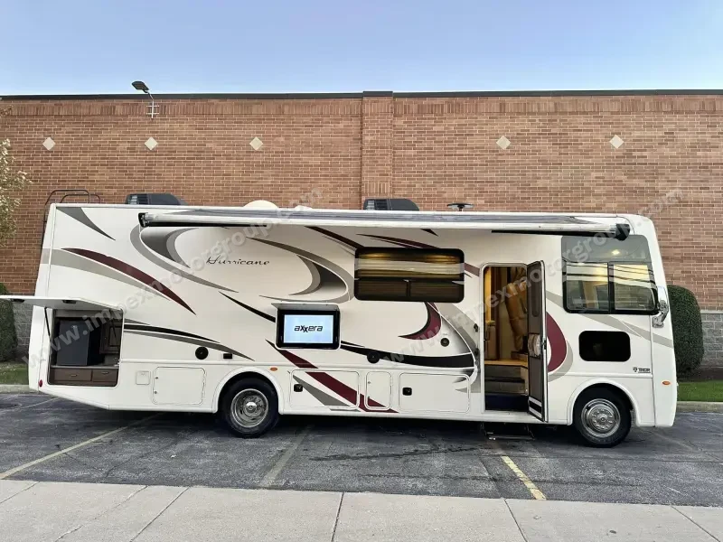 2018 Thor Motor Coach Hurricane 29M photo 32