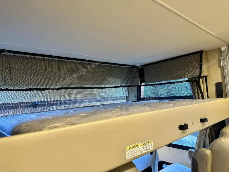 2018 Thor Motor Coach Hurricane 29M photo 60