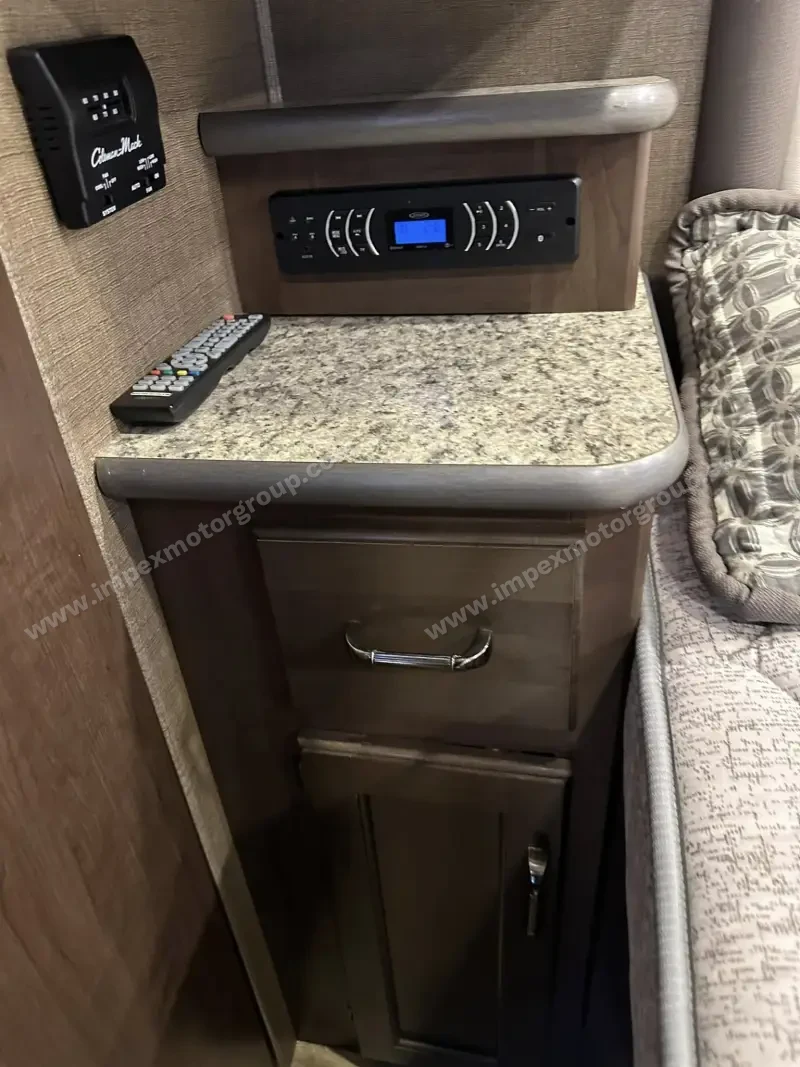 2018 Thor Motor Coach Hurricane 29M photo 56