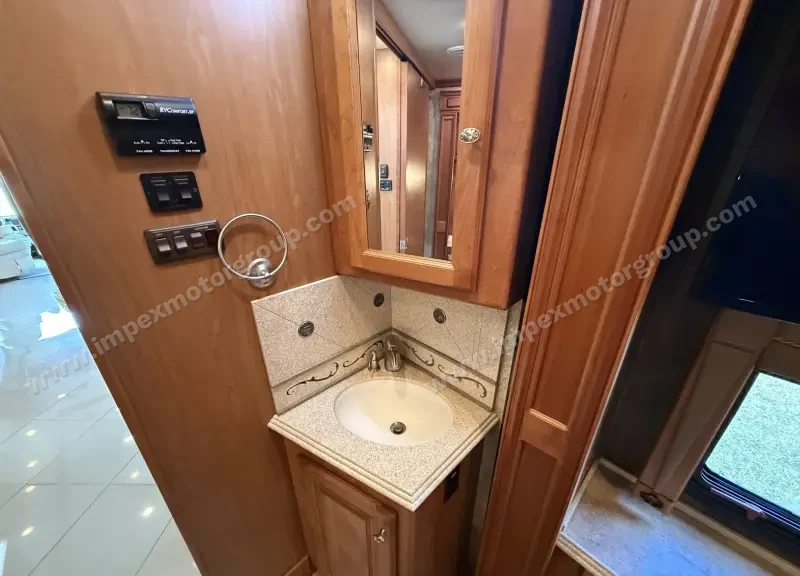 2011 Tiffin Phaeton 36 QSH photo 50