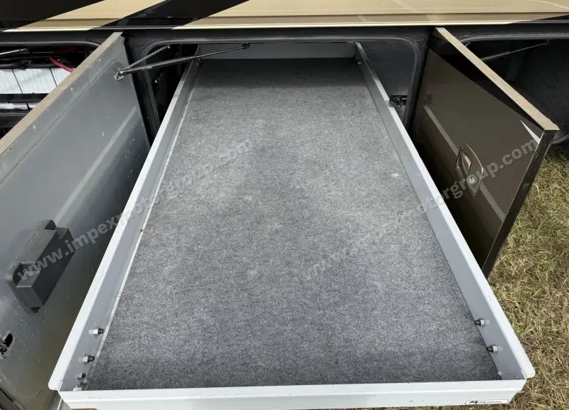 2011 Tiffin Phaeton 36 QSH photo 24