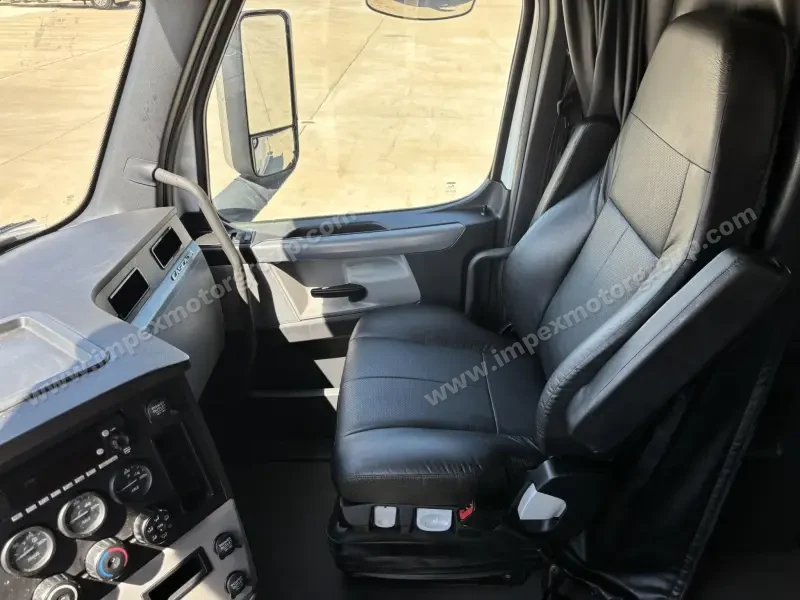 2022 Freightliner CASCADIA 126 photo 17