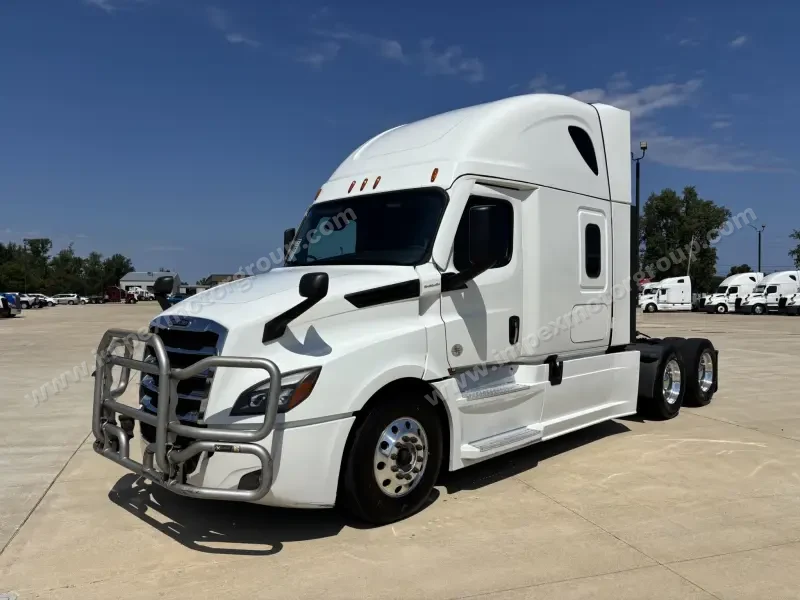 2021 Freightliner CASCADIA 126 - 72″ Raised Roof