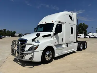 2021 Freightliner CASCADIA 126 - 72″ Raised Roof