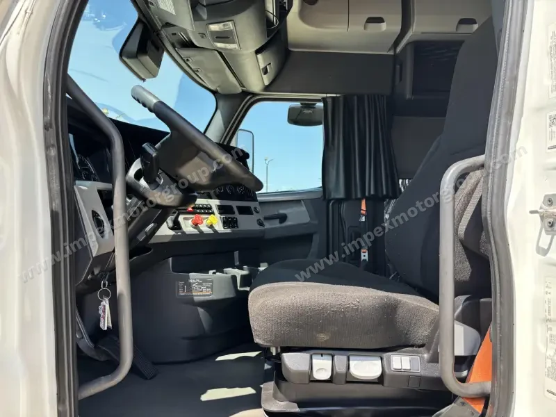 2021 Freightliner CASCADIA 126 - 72″ Raised Roof photo 11