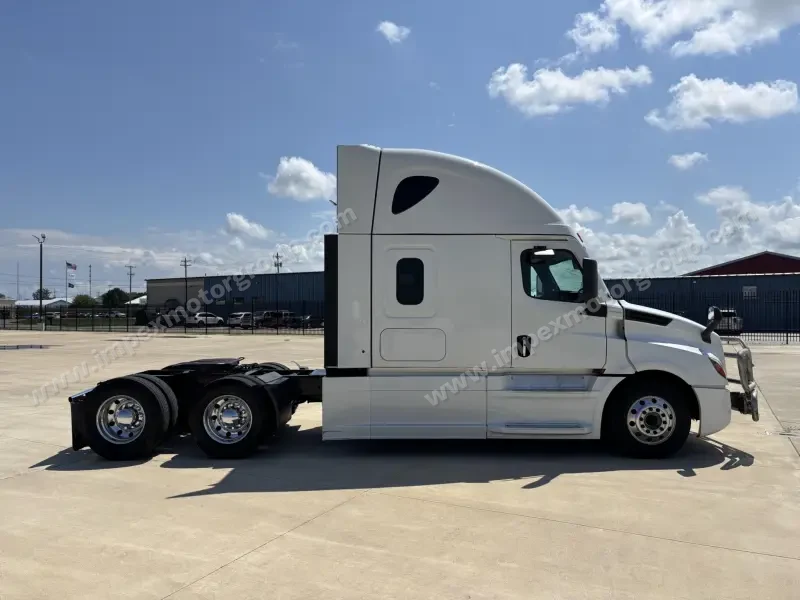 2021 Freightliner CASCADIA 126 - 72″ Raised Roof photo 7