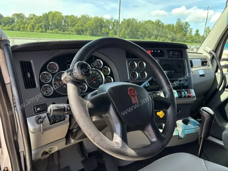 2020 Kenworth T680 photo 13