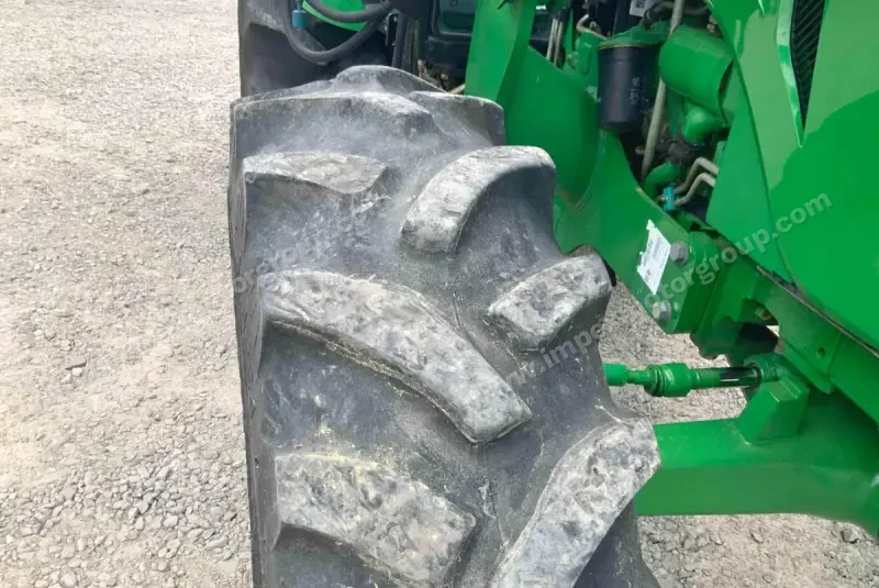 2013 John Deere 5100E MFWD Tractor photo 40