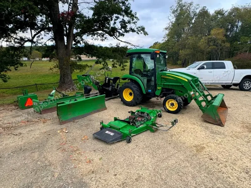 2010 JOHN DEERE 3720 + Attachments