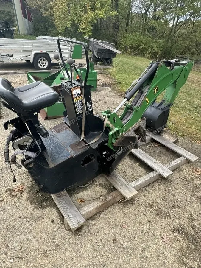 2010 JOHN DEERE 3720 + Attachments photo 25