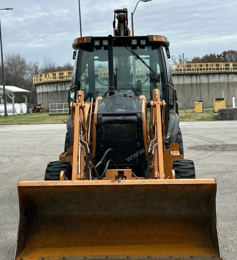 2010 Case 580 Super N photo 2