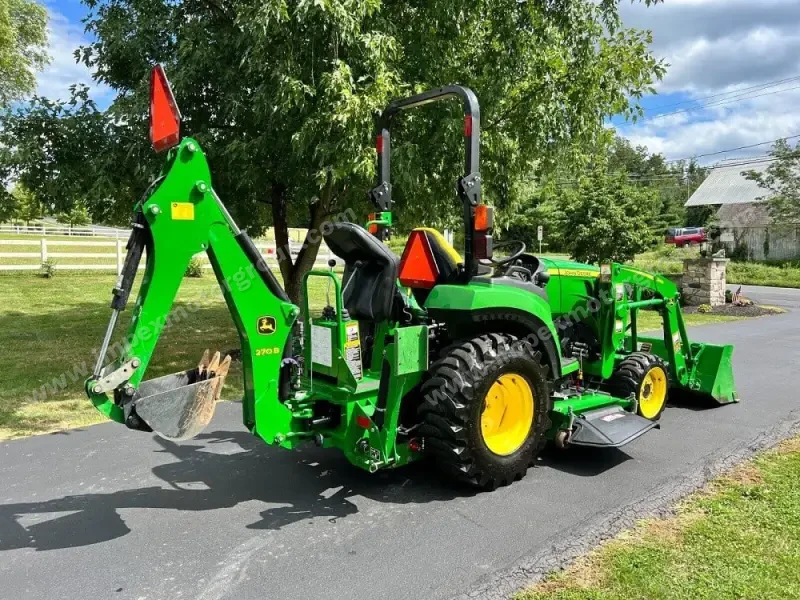 2018 John Deere 2032R photo 2
