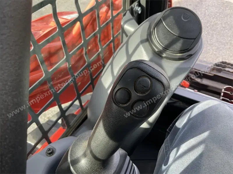 2016 KUBOTA SVL75-2 photo 40