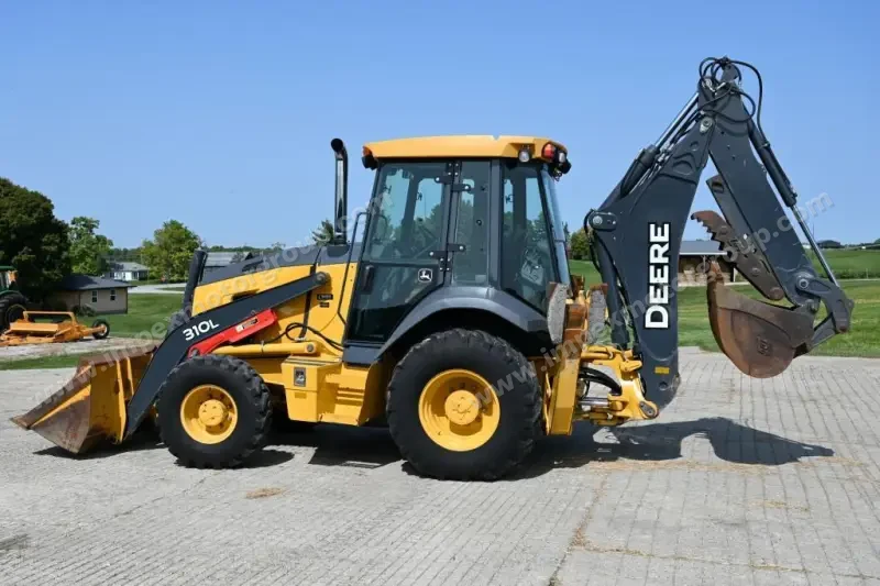 2016 John Deere 310L photo 3