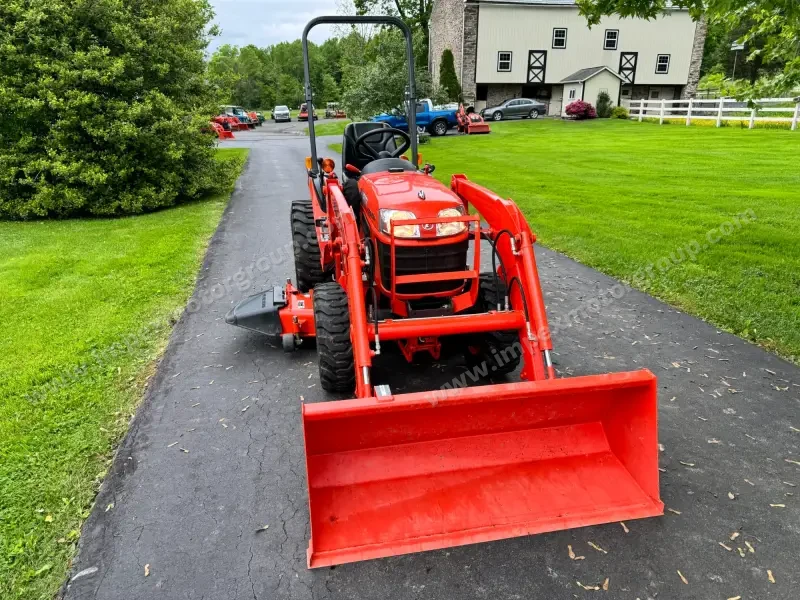 2014 Kubota B2920 Tractor Loader Snowblower photo 16