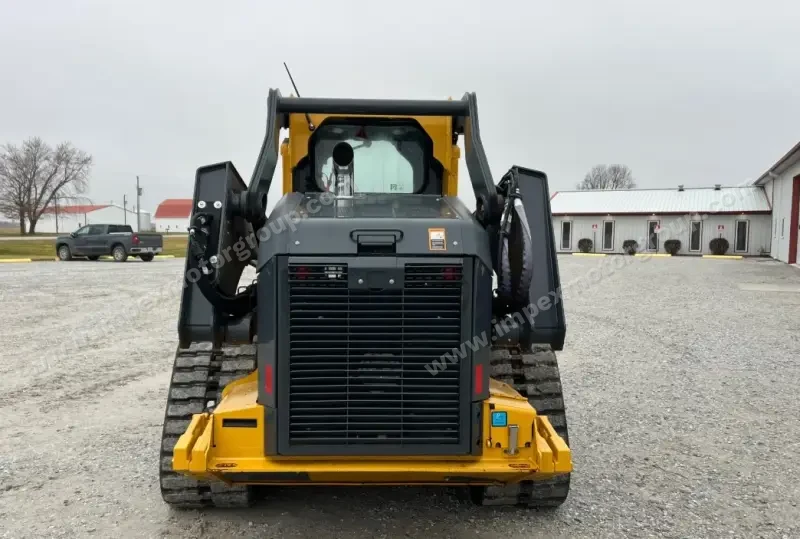 2016 John Deere 333G photo 6