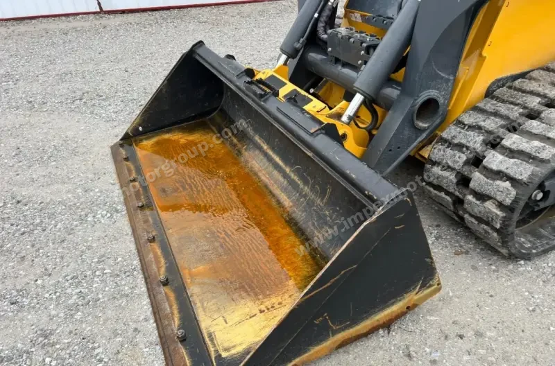 2016 John Deere 333G photo 9