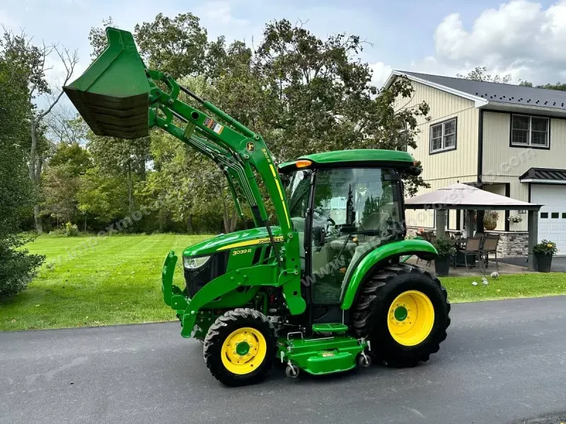 2020 John Deere 3039R photo 11