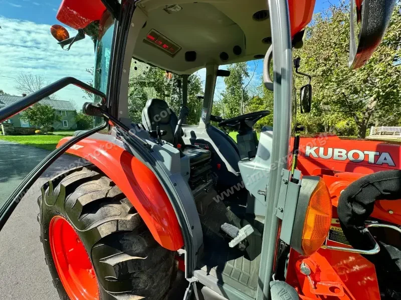 2019 Kubota Grand L4060 Tractor Cab photo 14