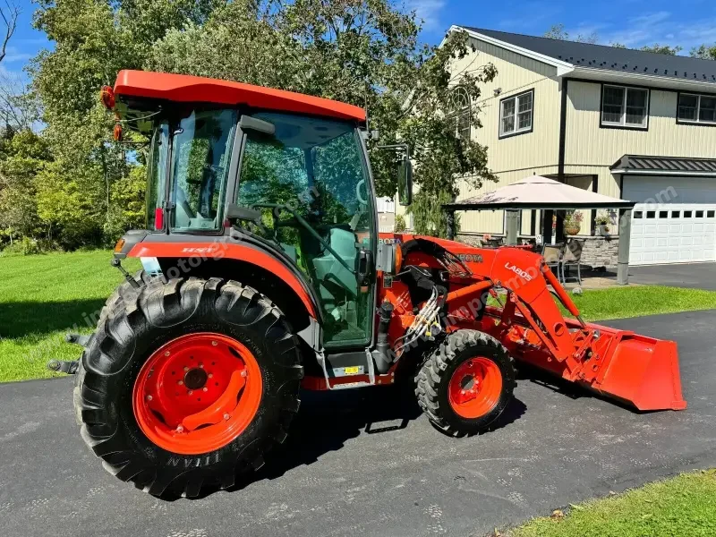 2019 Kubota Grand L4060 Tractor Cab photo 10