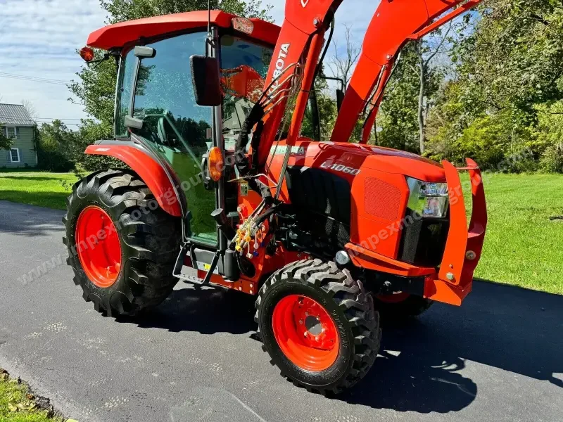 2019 Kubota Grand L4060 Tractor Cab photo 16