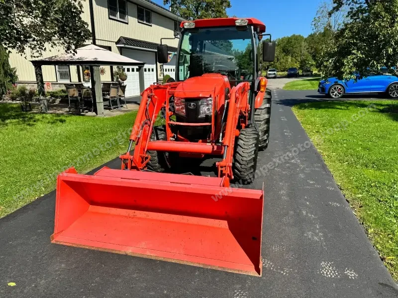 2019 Kubota Grand L4060 Tractor Cab photo 2