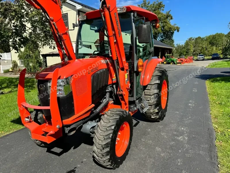 2019 Kubota Grand L4060 Tractor Cab photo 21