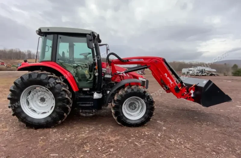 2018 Massey Ferguson 5713SL MFWD photo 4