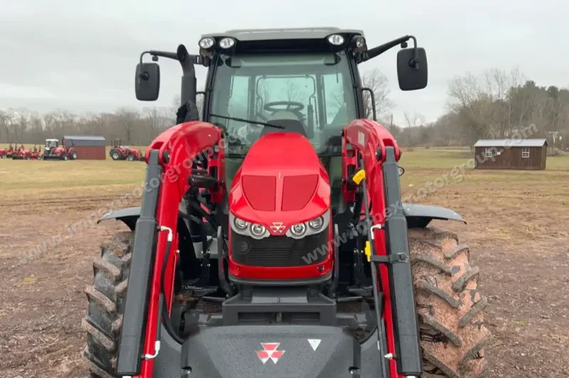 2018 Massey Ferguson 5713SL MFWD photo 11
