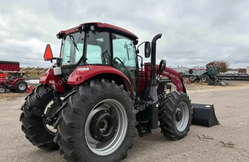 2021 Case IH Farmall 140A MFWD photo 5
