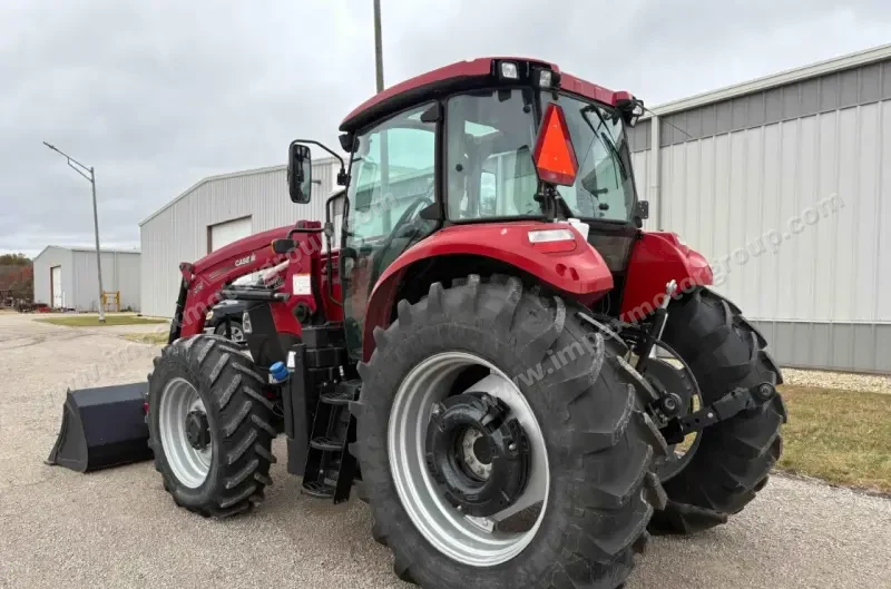 2021 Case IH Farmall 140A MFWD photo 7