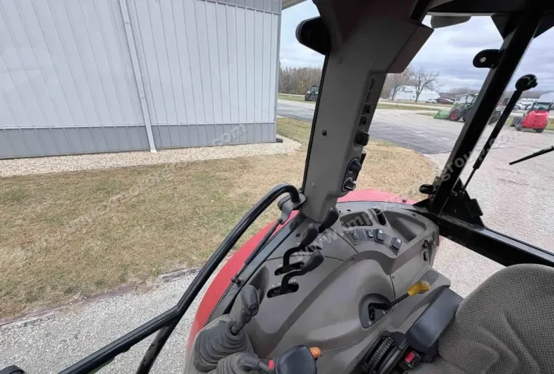 2021 Case IH Farmall 140A MFWD photo 43