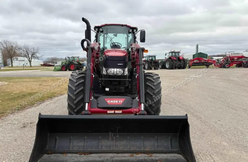 2021 Case IH Farmall 140A MFWD photo 2