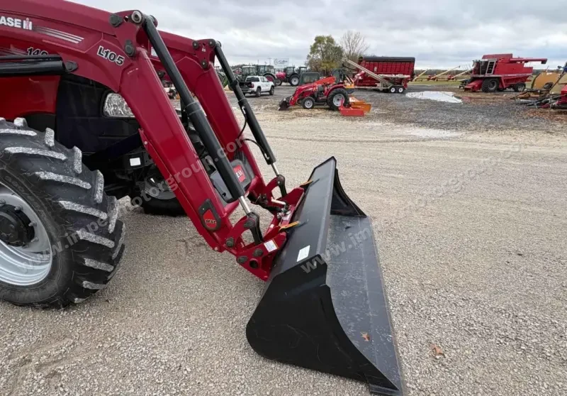 2021 Case IH Farmall 140A MFWD photo 24