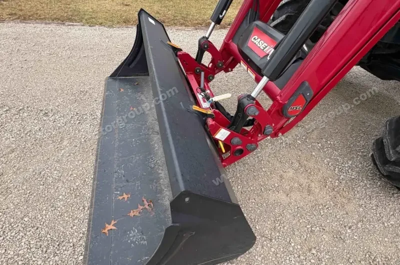 2021 Case IH Farmall 140A MFWD photo 17