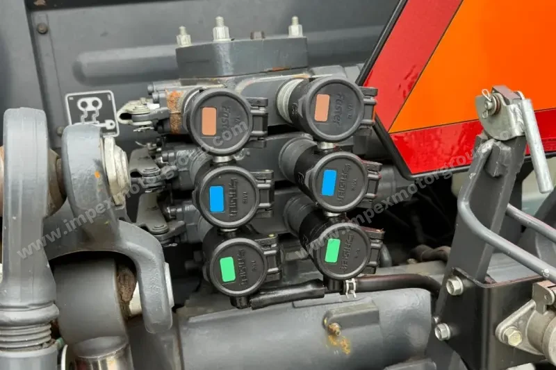 2019 Kubota M6-141 MFWD photo 32