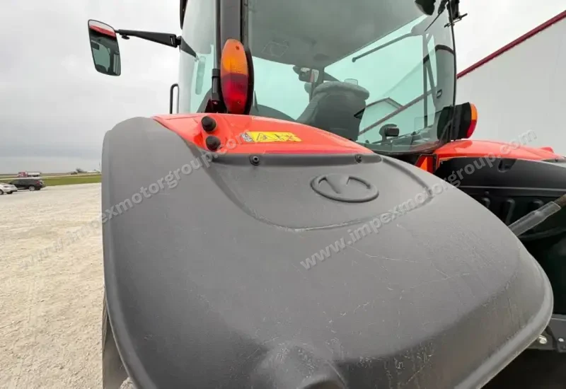 2019 Kubota M6-141 MFWD photo 23