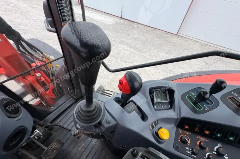 2019 Kubota M6-141 MFWD photo 71