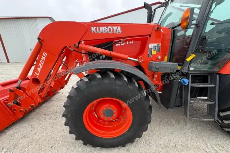 2019 Kubota M6-141 MFWD photo 9